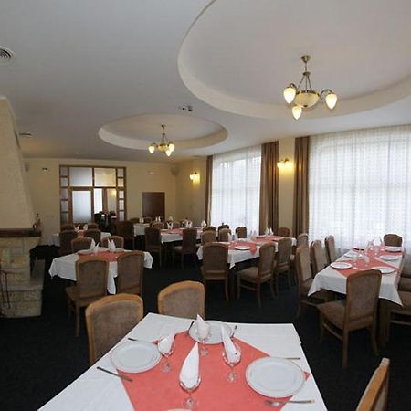Hotel Paltinis Statjunea Borsa Екстер'єр фото