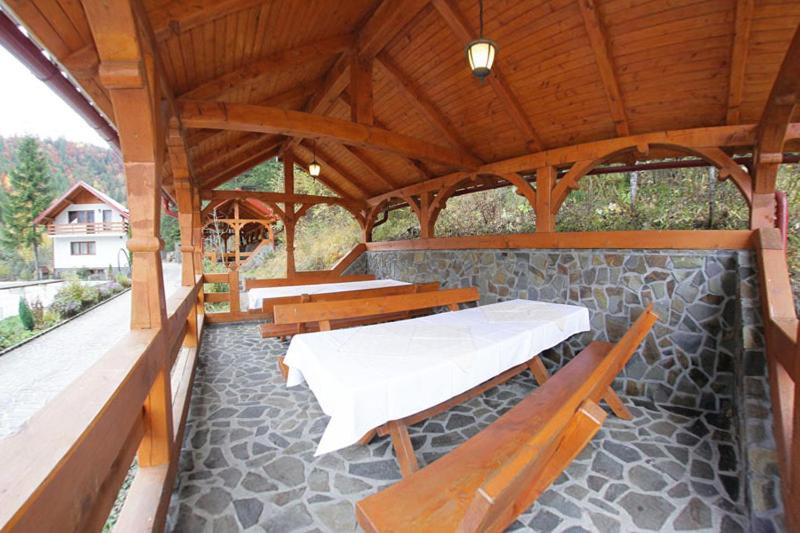 Hotel Paltinis Statjunea Borsa Екстер'єр фото