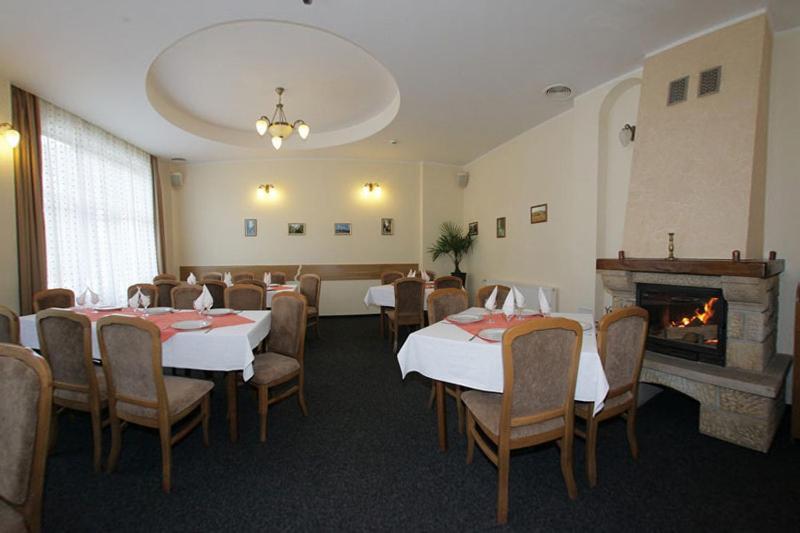 Hotel Paltinis Statjunea Borsa Екстер'єр фото